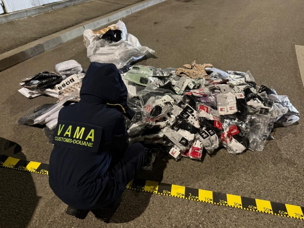 Captură la vamă: Bunuri de peste 3,1 milioane de lei, descoperite într-un autocamion