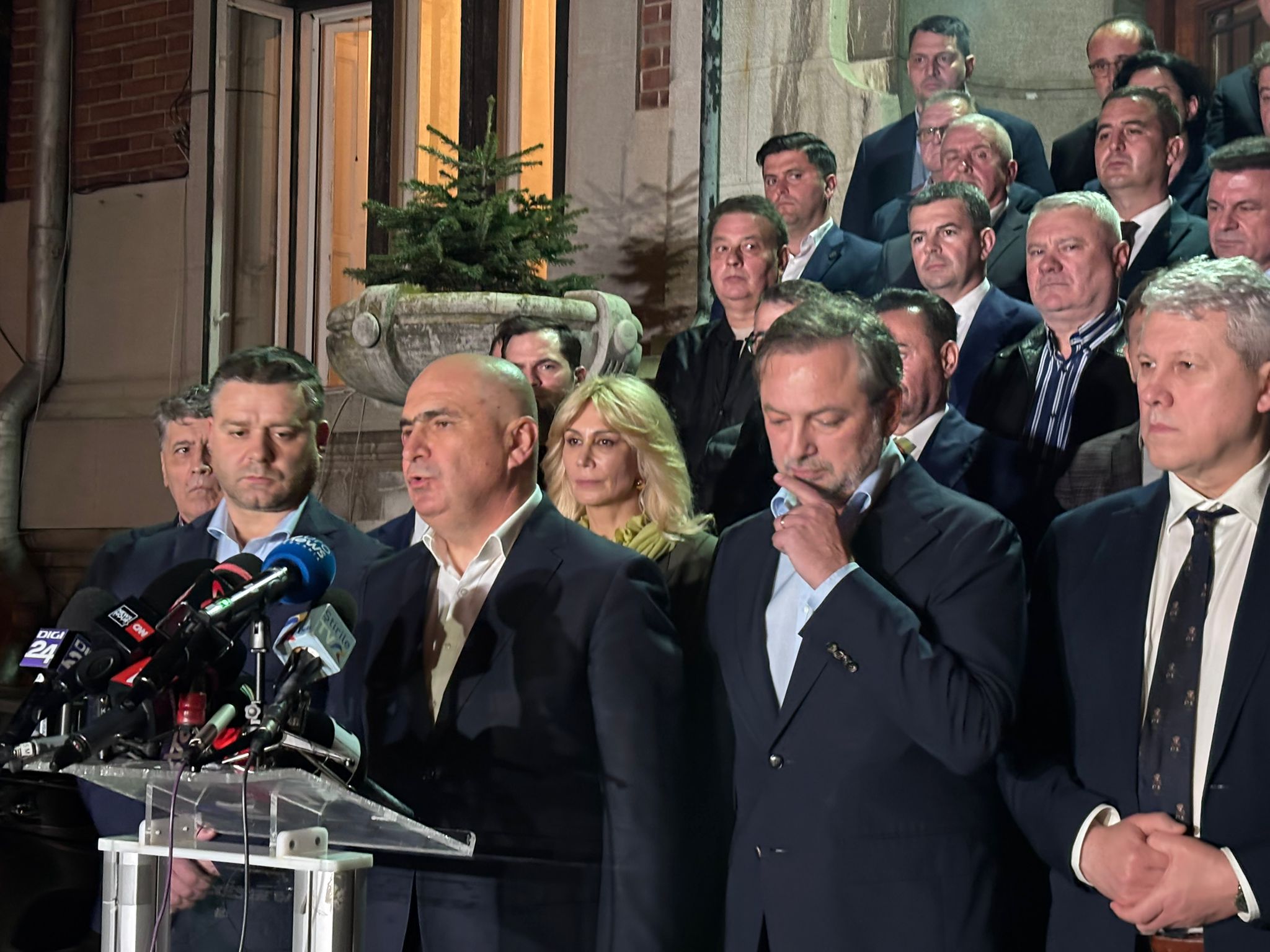 Liderul PNL care se bucură de cum e tratat Bolojan de PSD: „Să vadă ce pățim noi de când suntem cu ei la guvernare, lăsați singuri în luptă”