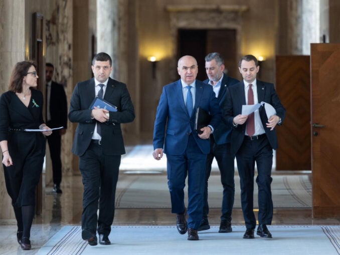 Bolojan împinge în Guvern supraimpozitarea pensiilor speciale de la stat ale angajaților. Fără PSD și pe ultima sută de metri
