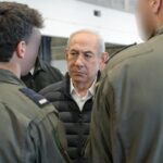 Benjamin Netanyahu și oameni din forțele de ordine FOTO Facebook Benjamin Netanyahu