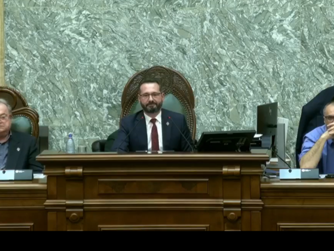 VIDEO Vasile Blaga a scăpat porumbelul în Senat: „Ai belit p**a”