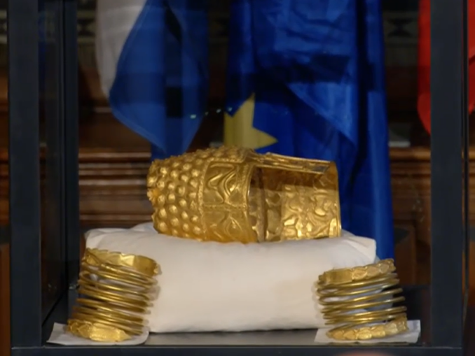 UPDATE Coiful de aur de la Coțofenești, prezentat publicului după recuperare. Returnăm 5,8 milioane de euro