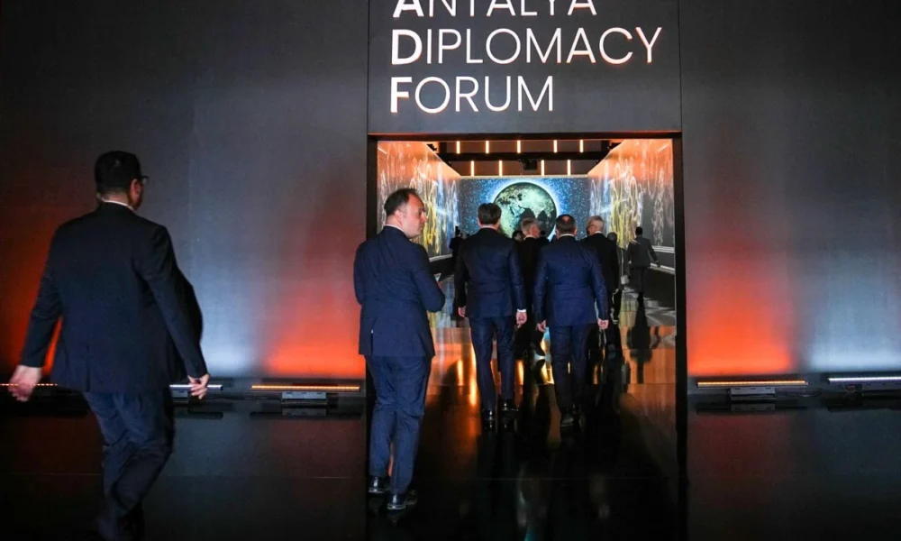 În scopul afirmării rolului în Regiunea Mării Negre… România a uitat să participe la Antalya Diplomacy Forum