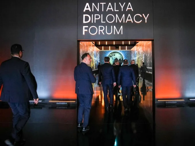 În scopul afirmării rolului în Regiunea Mării Negre… România a uitat să participe la Antalya Diplomacy Forum