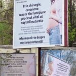 Panouri împotriva nașterii prin cezariană, în spațiul public din București. Un parlamentar semnalează pericolul