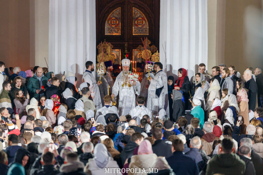 Focul Haric la Chișinău sau când lumina divină devine demonstrație de putere