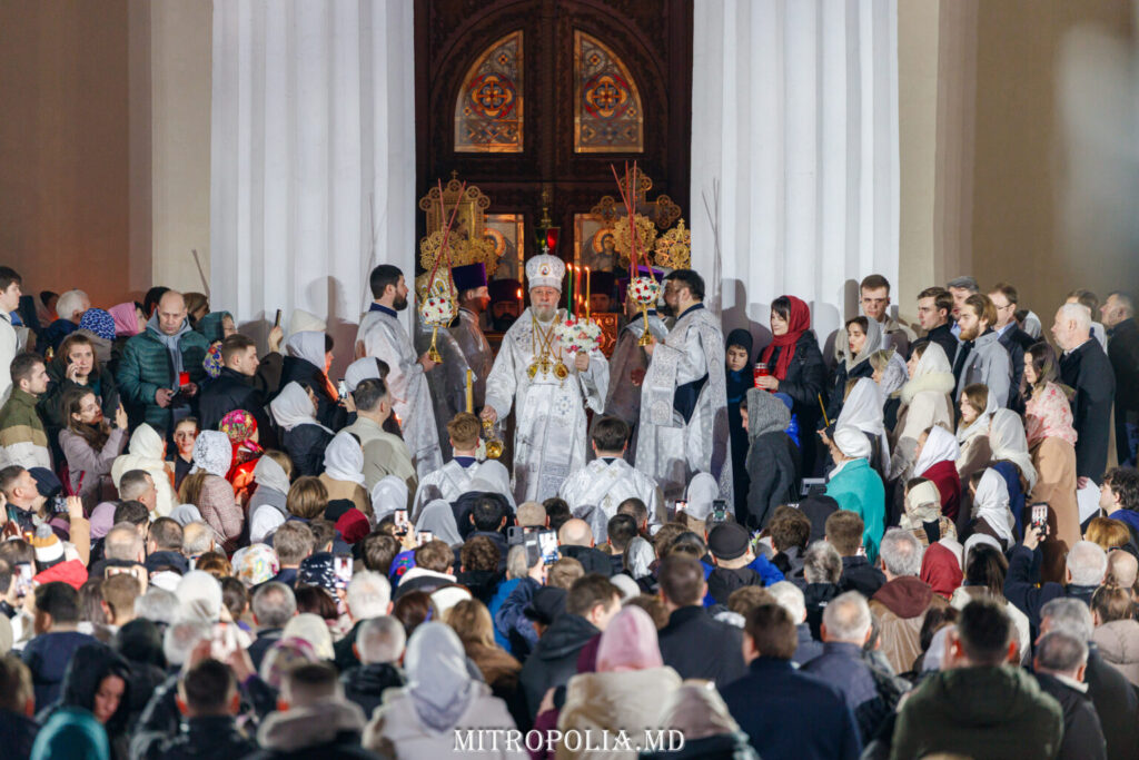 Focul Haric la Chișinău sau când lumina divină devine demonstrație de putere