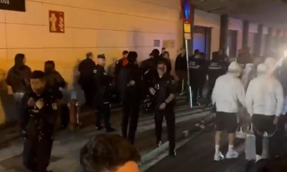 Jucătorii Sevilliei, luați la rost de fani – VIDEO