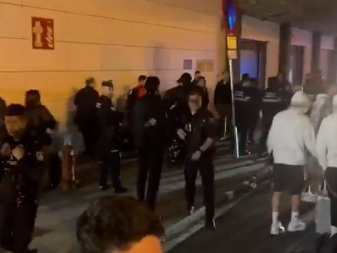 Jucătorii Sevilliei, luați la rost de fani – VIDEO