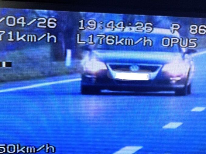 Fast and furious pentru a nu se arde cozonacii. Prinsă cu 176 de km/h pe un drum național