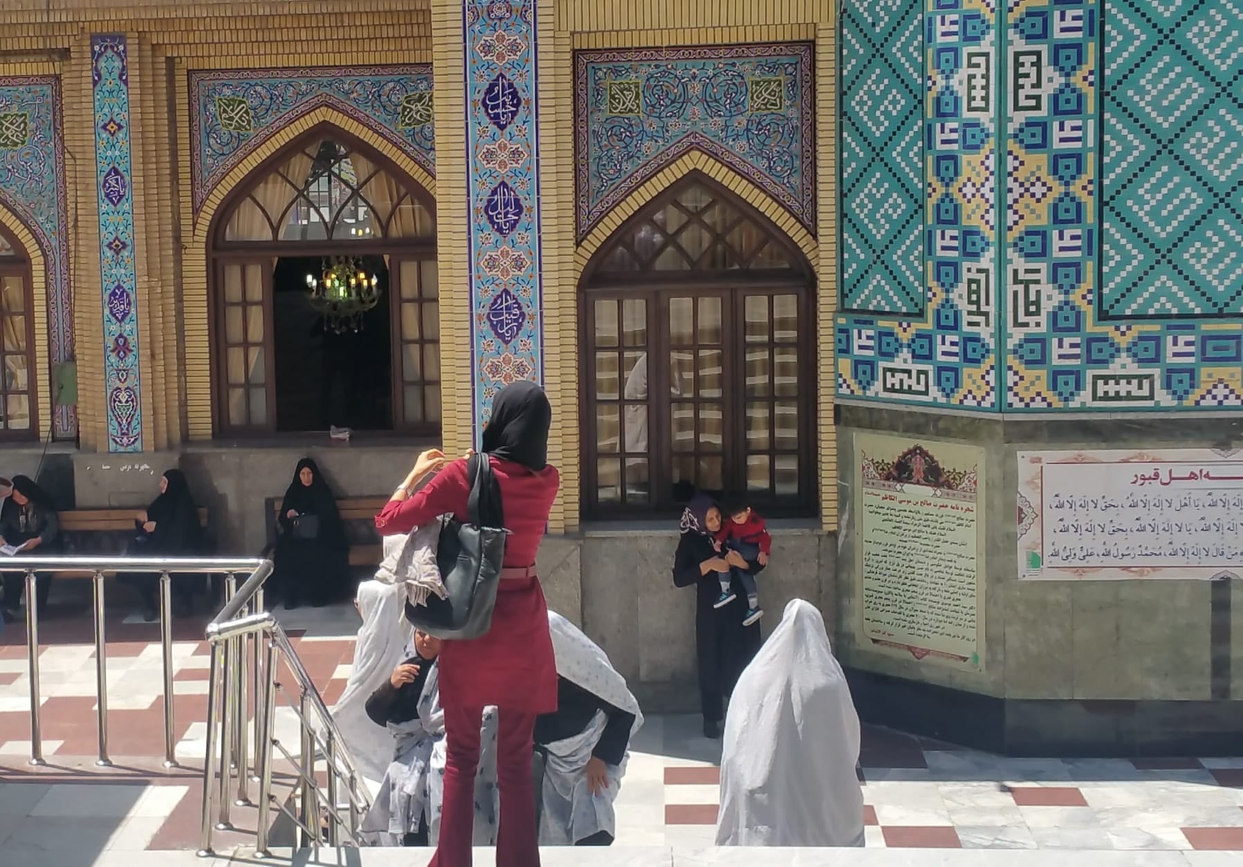 La taifas cu sfinții și poeții în Iran