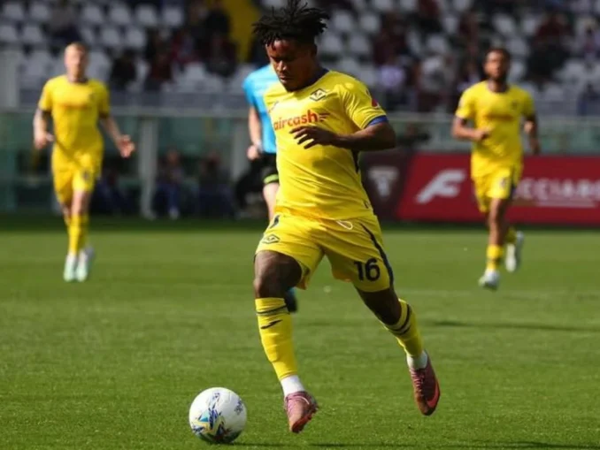 VIDEO Bătaie între un fotbalist și un suporter după meciul cu AC Milan