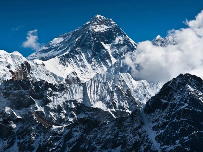 Ghizii de pe Everest, acuzați că ar otrăvi alpiniști pentru a încasa bani din asigurare