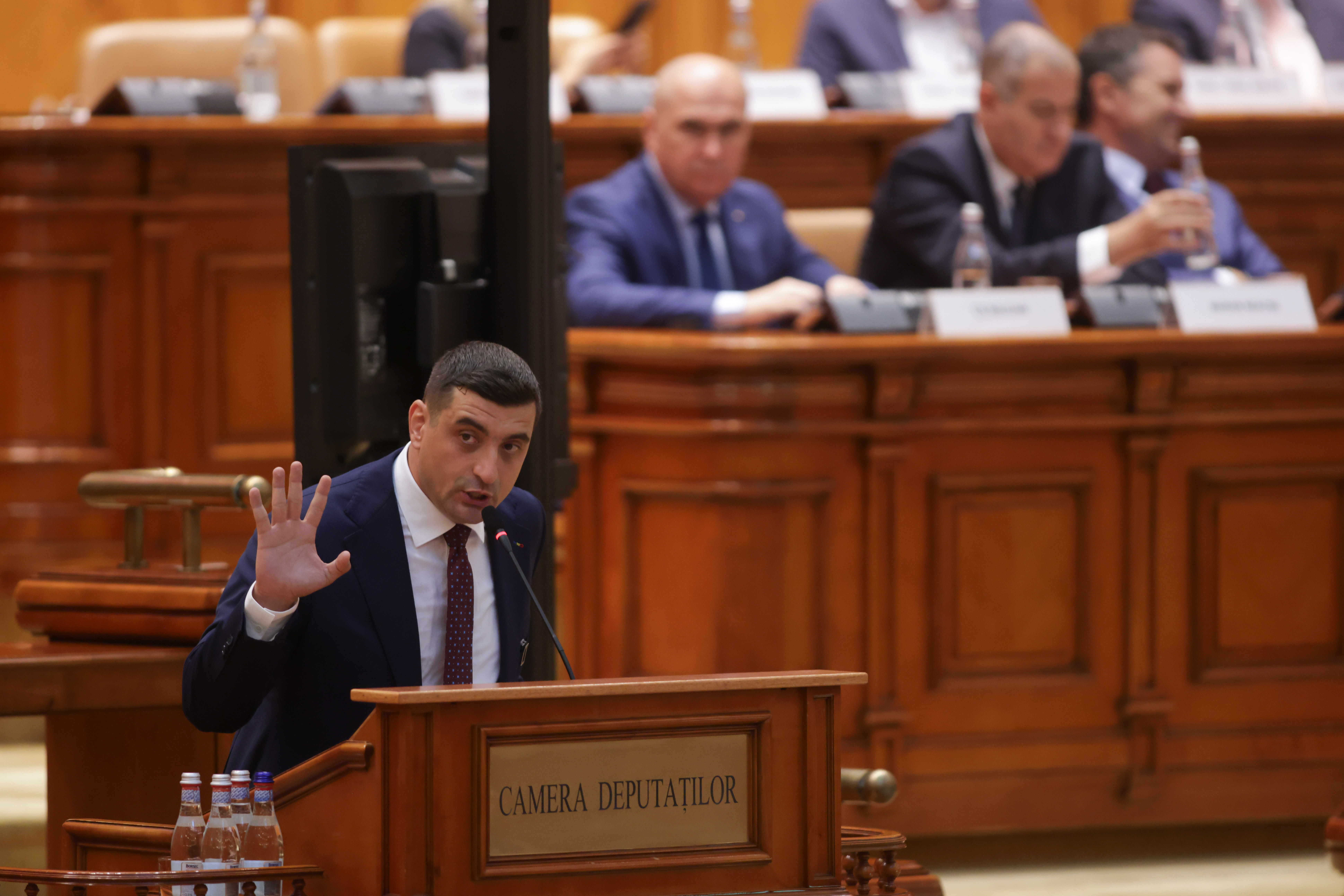 Bolojan caută voturile de AUR. Câți parlamentari trebuie să rupă