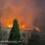 Incendiu puternic la acoperişul unor chilii ale Mănăstirii Bistriţa. Peste 100 de pompieri intervin