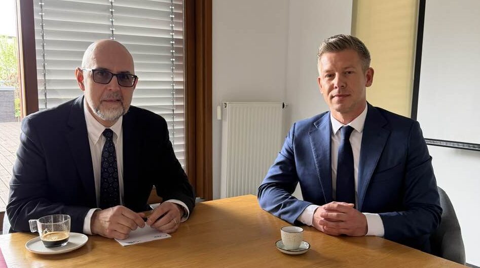 Peter Magyar îl trage de urechi pe Kelemen Hunor. Cere transparență și responsabilitate