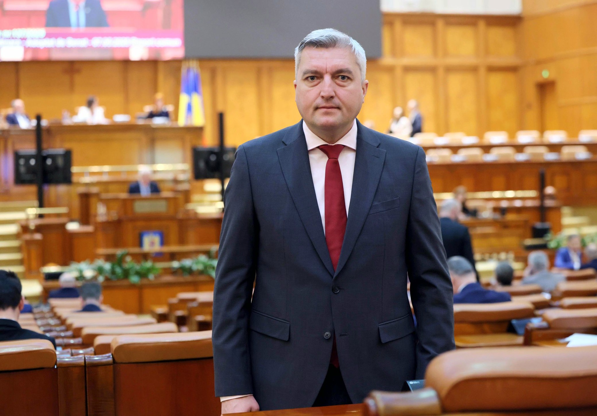 EXCLUSIV Asistent plătit din bani europeni pentru „hobbyurile” unui eurodeputat