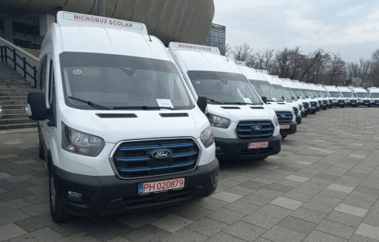 Marea găinărie a autobuzelor școlare