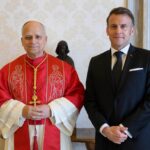 Ce cadou i-a făcut Emmanuel Macron Papei Leon al XIV-lea