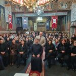 Educație despre adicții lângă altar. Un preot a reunit psihologul și tinerii în biserica satului. INTERVIU cu părintele Laurențiu Georgescu