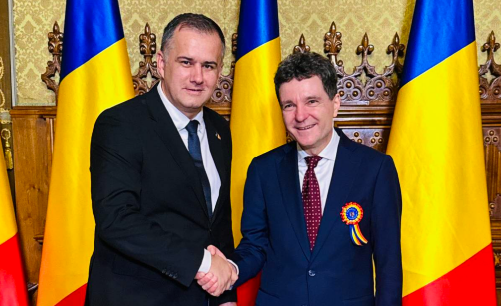 Înviere în parteneriat cu primăria. Cum se lipește un edil USR de religie