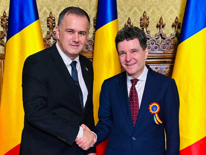 Înviere în parteneriat cu primăria. Cum se lipește un edil USR de religie