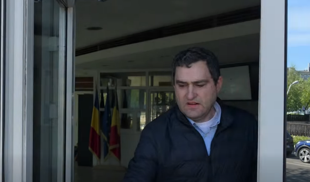 Procurorul care a pierdut banii de flagrant la jocuri de noroc și-ar dori înapoi în magistratură