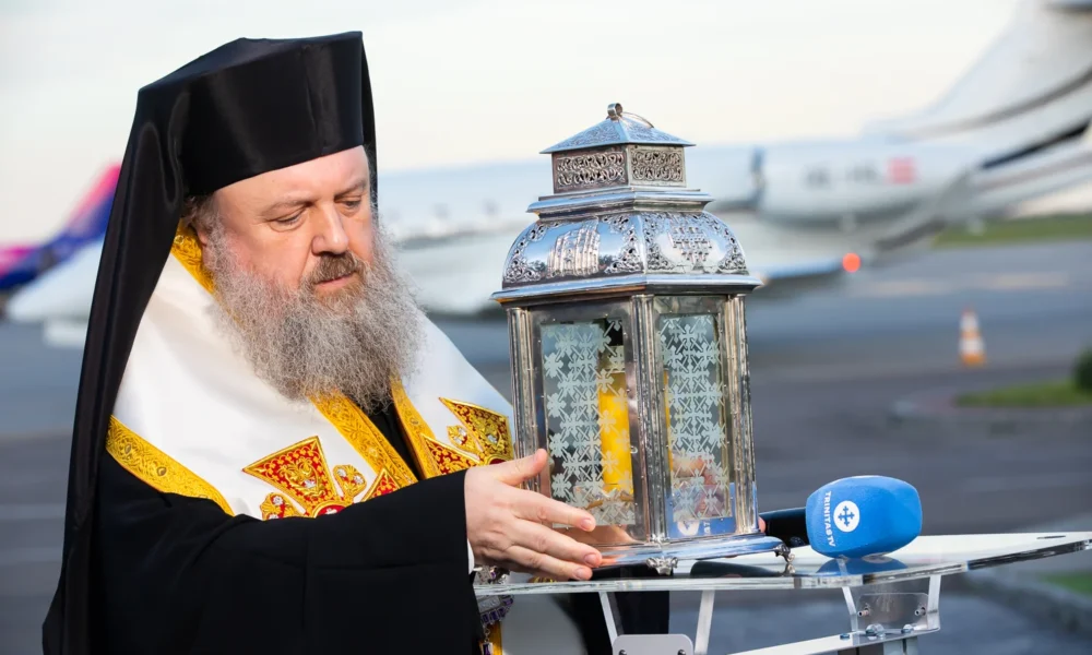 Lumina Sfântă ajunge în România cu o cursă specială. Patriarhia Română a obținut culoar de zbor