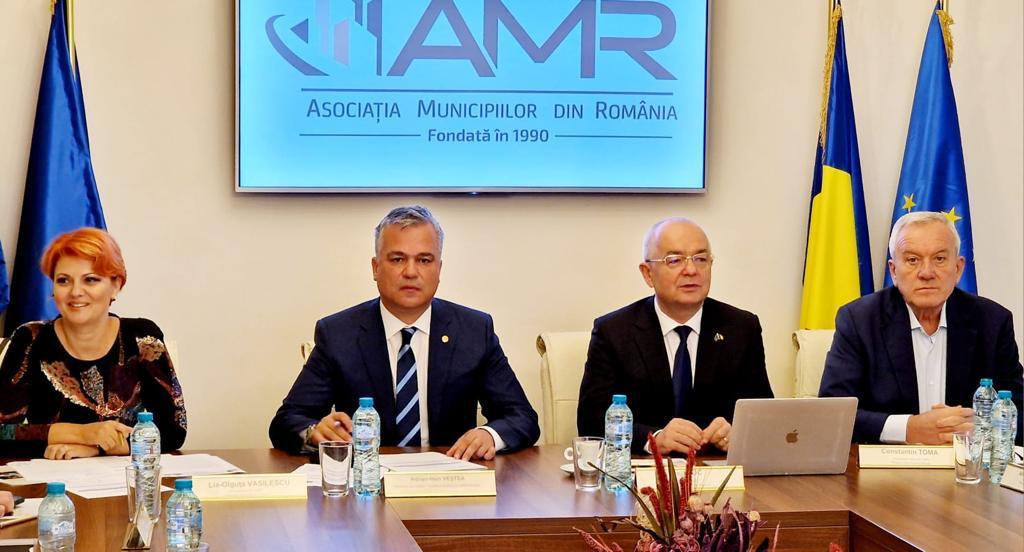 EXCLUSIV Noile venituri ale primarilor pe noua lege a salarizării. Cât vor încasa Ciucu și Olguța Vasilescu