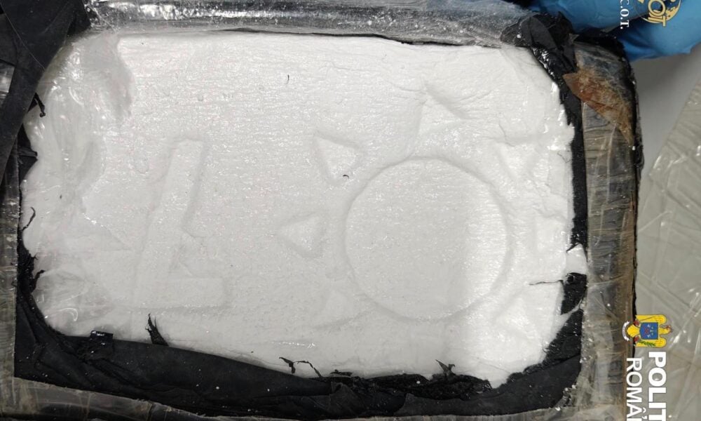 30 de kg de cocaină, ascunse de un șofer în cabina TIR-ului. Șoferul de 45 de ani, prins la Mehedinți