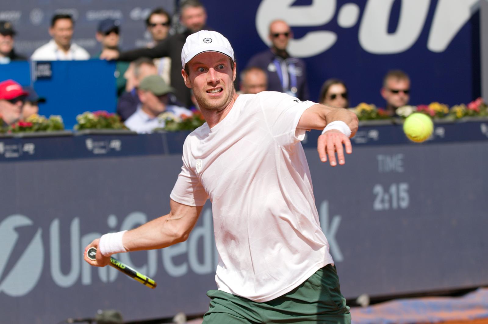 De la agonie la extaz la Țiriac Open: Navone salvează meciul și joacă finala