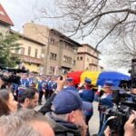 Fluier final. Ce nu s-a văzut la TV de la înmormântarea lui Mircea Lucescu – REPORTAJ