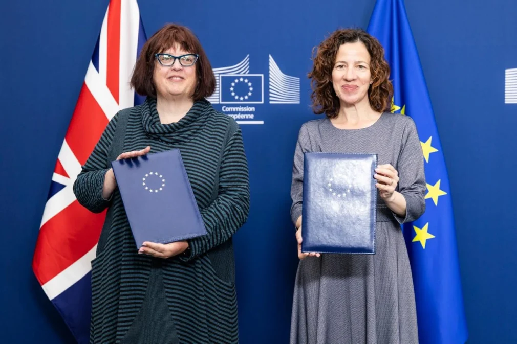 Marea Britanie revine în programul Erasmus+
