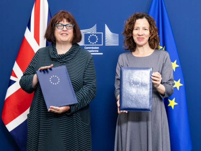 Marea Britanie revine în programul Erasmus+