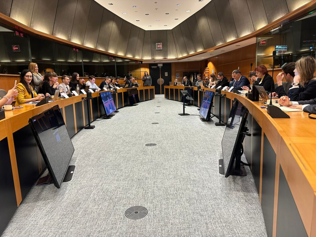 AUR vrea să introducă plata cu bani cash în Constituție. Euro Digital divizează Europa – CORESPONDENȚĂ BRUXELLES