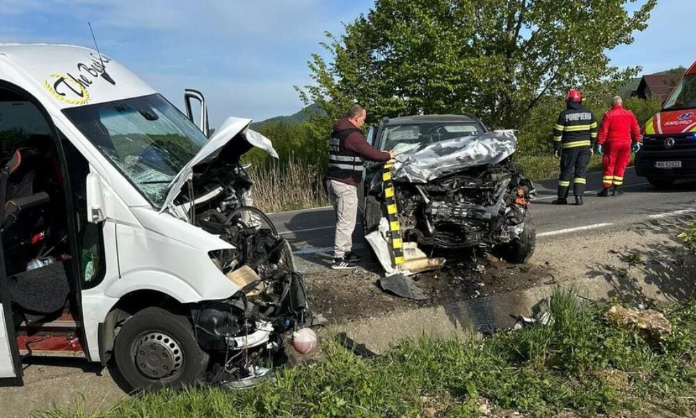 Accident cu 13 răniți între un microbuz și un autoturism, în Maramureș. Plan Roșu activat