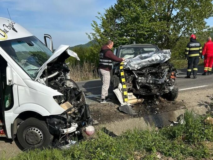 Accident cu 13 răniți între un microbuz și un autoturism, în Maramureș. Plan Roșu activat