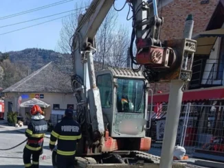 Sute de persoane evacuate după ce muncitorii au spart o țeavă de gaz