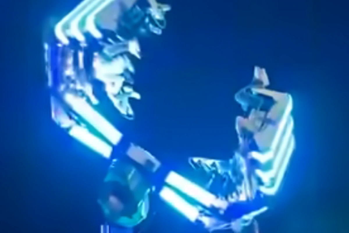 VIDEO Panică în parcul de distracții. Carusel defect, tineri salvați cu frânghiile