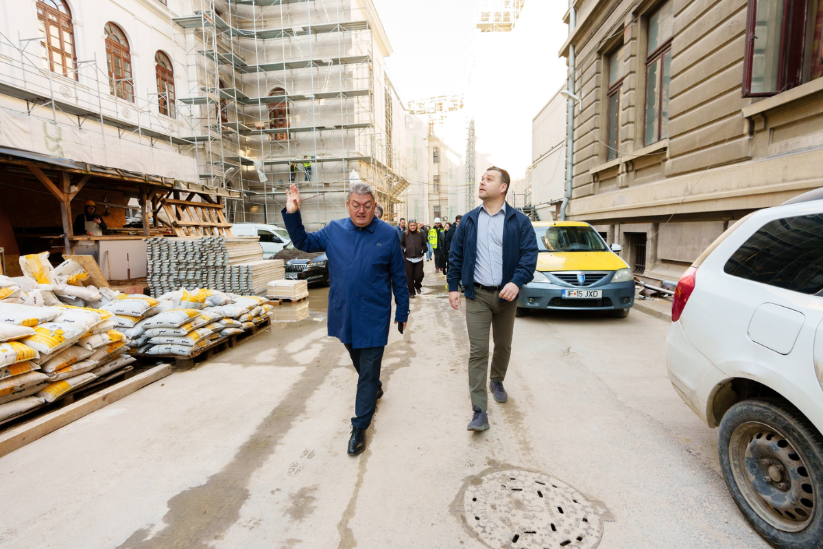 Studenții de la Arhitectură transformă Bucureștiul contracost. Cât încasează tinerii