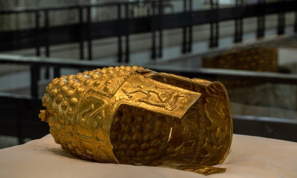 Val de vizitatori la MNIR: Coiful de la Coțofenești și brățările dacice atrag mii de oameni