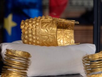 Coiful de la Coțofenești și cele două brățări dacice, furate în Olanda, expuse la MNIR