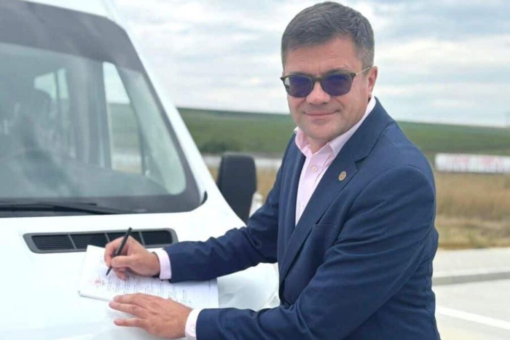 Kovesi investighează afacerea microbuzelor la preț de lux din bani PNRR