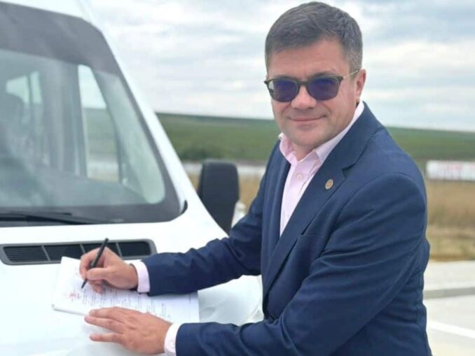 Kovesi investighează afacerea microbuzelor la preț de lux din bani PNRR