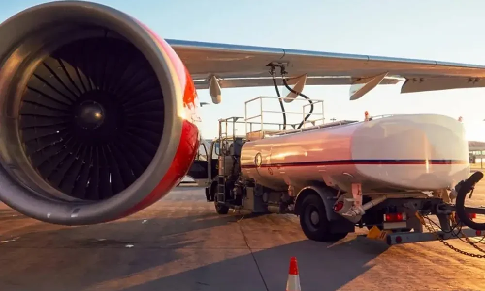 Ultima navă cu kerosen a sosit: Alertă de avioane la sol în Europa