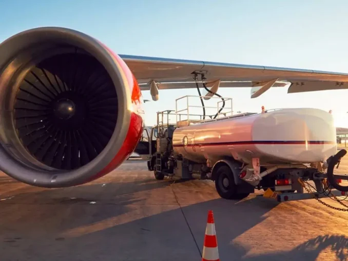 Ultima navă cu kerosen a sosit: Alertă de avioane la sol în Europa