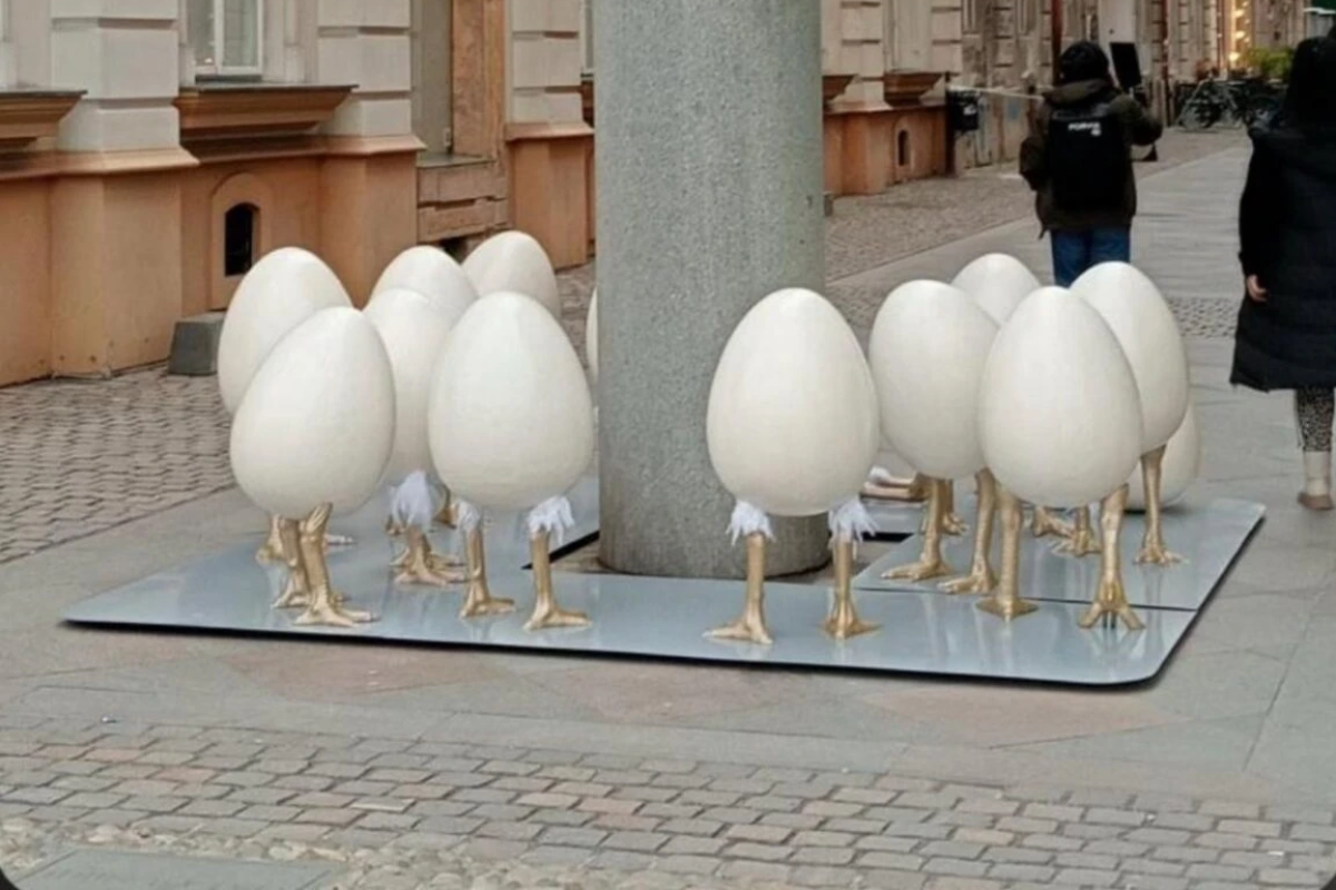 Triumful penibilului. Arta din Timișoara, luată la mișto de decorațiunile lui Fritz