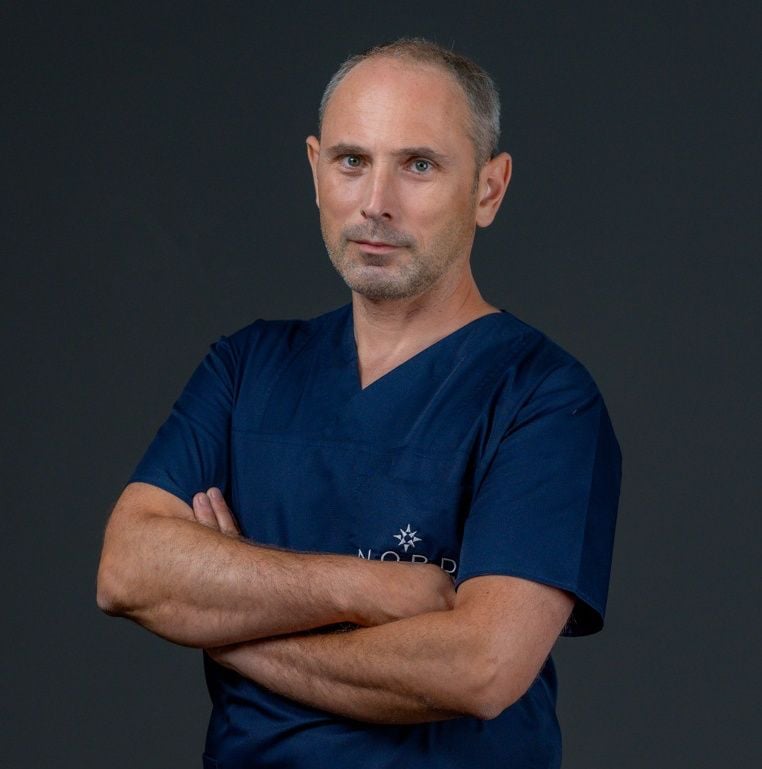 Neurochirurgia „cu pacientul treaz” – meserie la limita imposibilului (interviu)