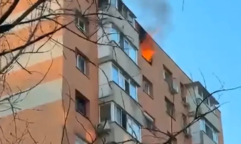 Explozie violentă într-un bloc din Capitală: O trotinetă lăsată la încărcat a explodat și a făcut prăpăd
