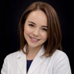 Preaplin în suflet, nu în farfurie. Cum mâncăm de Paște ca să nu pătimim la spital. Interviu cu Dr. Andra Balcangiu – Stroescu